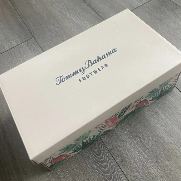 TOMMY BAHAMA Women white canvas sneakers. Size 7-8 - Picture 4 of 5